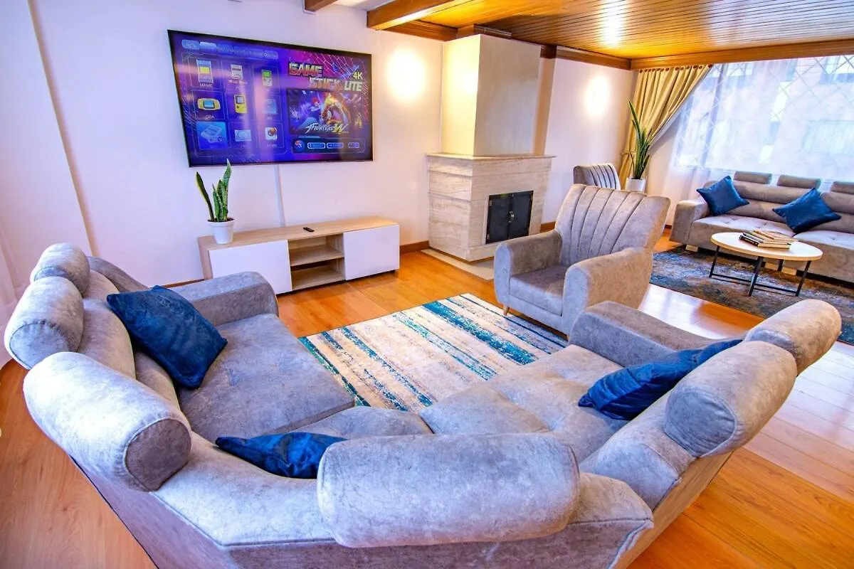 Huge Colonial House With Chimney, Luxury In The Most Exclusive Town In בוגוטה 0*,  קולומביה